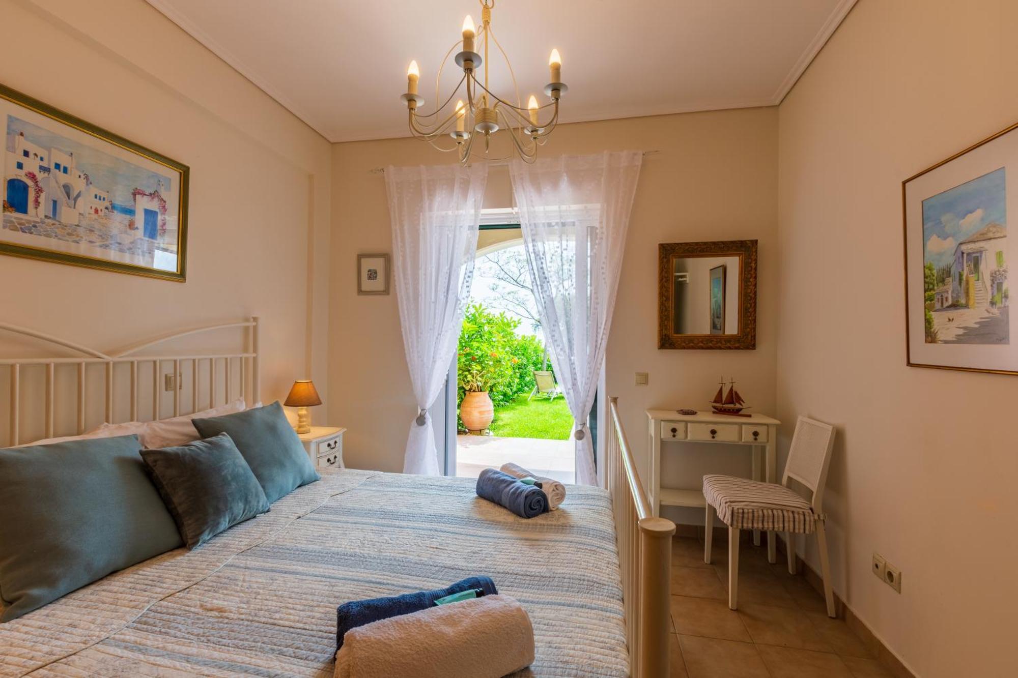 Barbati Seafront Luxury Suites Buitenkant foto