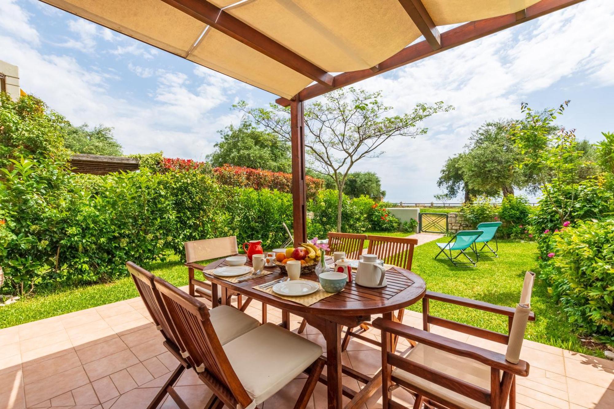 Barbati Seafront Luxury Suites Buitenkant foto