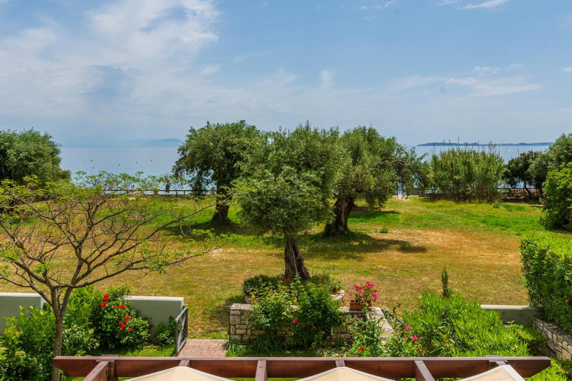 Barbati Seafront Luxury Suites Buitenkant foto
