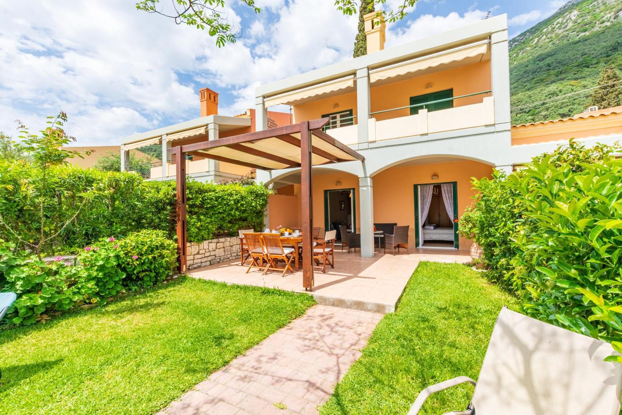Barbati Seafront Luxury Suites Buitenkant foto